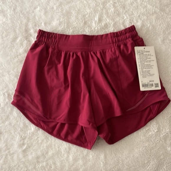 (NWT) Lululemon Hotty Hot Low-Rise Lined Short 4" - Picture 15 of 17